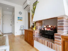 Apartment with parking 400m beach and shops - Image 2