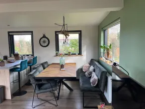 Beautiful Bungalow With Spacious Garden - Image 2