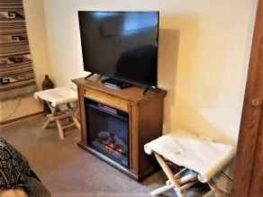 Rose Bud #1 Bedroom Suite in the Heart of the City - Image 2