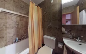 Traditional apartment house in an excellent, quiet location between St. - Image 2