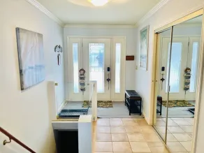 Waterfront Sunrise bungalow w/Swimming Pool - Image 2