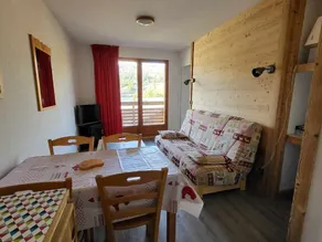 Comfortable 2-room, balcony and ski locker - Image 4