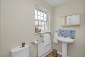 Spacious 5BRM Townhouse – Ideal for Contractors, Corporate Stays & Family Visits - Image 5