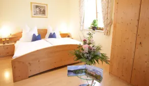 Ferienwohnung 3 Höglwörth, 60qm EG,1 Schlafraum,Wohn/Schlafraum, sep. K��che,Dusche/WC,Terrasse,Sat-TV,WLAN,max. 4 Personen - Image 3