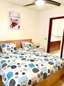 Beautiful apartment with large terrace & sea view - Image 5