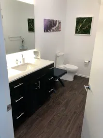 Walk to the Gulch! Heated Pool! Free Parking! Sleeps 6! Walk to Murals! - Image 4