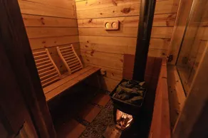 Meadow View Romantic Nature Stay w Barn, Outdoor Tub and Sauna - Image 3