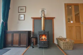 Beautiful 3 bedroom house with Hot tub, Sauna and Log burner stove - Image 3