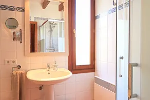 Idylliskt stort hus på landet, individuell layout, trädgårdsoas, pool, WiFi - Image 2
