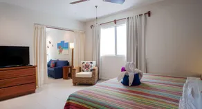 Modern, comfortable, well-appointed apartment with private garden courtyard. - Image 4