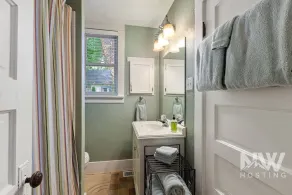 Lakeside Bungalow - Image 3