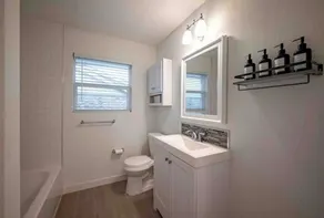 Modern Chic Living 4BRs Home - Prime Location - Image 5