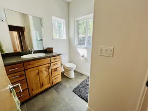 Riverfront Stunning Open Concept 3bdrm near outdoor activities  - Image 4