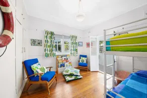 Green Cottage: Waterfront family holiday paradise, private jetty and road access - Image 5