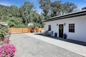 Spacious Modern Farmhouse Casita in Castro Valley Countryside with Private Patio - Image 5