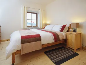 3 bedroom accommodation in Whalley - Image 4