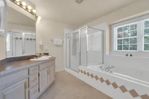 CAPTIVATING WATERFRONT !!! with all amenities - Image 2