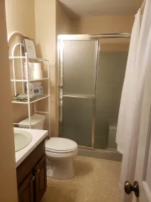 Ranch privé 4 chambres niché dans les bois à 1,5 miles de la plage - Image 3