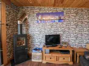 BLACKBRAE CABIN, romantic, luxury holiday cottage in Coatbridge - Image 2