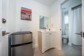 Private Queen Suite 1 Block to Beach & Asbury | Renovated Victorian | 1000 Mb... - Image 3