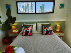 Broadbeach, Stylish Apartment Close To everything - Image 3