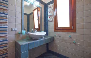 Awesome home in Scoglitti with private swimming pool, can be inside or outside - Image 2
