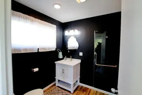 Squeaky Clean! Gorgeous St. Ignace Beach House! - Image 2