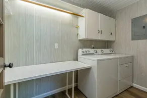 Luxurious Townhome, Peace of Nature, King bed, near downtown. - Image 3