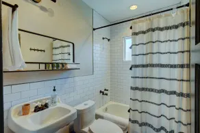 Hip, Pet Friendly 1Bed w/ Fast WiFi, Near Downtown - Image 2