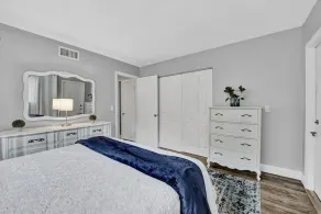 ⭐Only 5 Minutes To Beach ⭐ Downtown, Fast Wi-fi, Free Parking, Outdoor Grill - Image 5