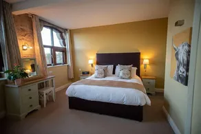 A cottage that sleeps 6 guests  in 3 bedrooms - Image 4