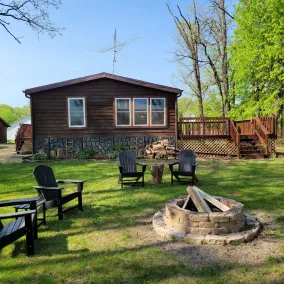 Private Home,1+acre,close to WIDells&CastleRock,YardGames,Firepit& FREE Firewood - Image 2