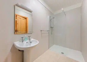 4 bedroom accommodation in Ellesmere - Image 2