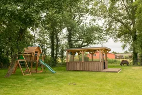 Holiday living under thatched roof - 4 bedrooms, 2 bathrooms, large garden and terrace - Image 3