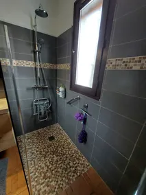 Air-conditioned 4-person house with garden and pool 10 minutes from the beach - Image 5