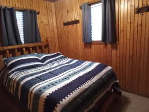 Lake Front Cabin in Quiet Cove - Image 4