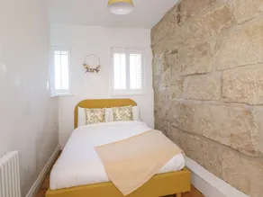 PENISTONE VIEW, pet friendly, character holiday cottage in Oxenhope - Image 4