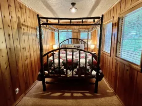 Pine View Cabin: Rustic Hayden Lake Cabin with Bunkhouse and Private Dock - Image 4