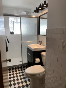 Family Home in Chicago-O'Hare - Image 2