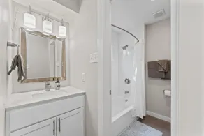 Comfy Studio Close to Downtown and Domain - Image 4