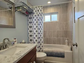 Alki Beach Cottage, NEW, 2 bedrooms, 2 bathrooms, near beach, AC, WD, Parking - Image 5