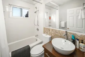 V@Home  Stylish 5BR/2BA Retreat, Central Location, Groups & Families - Image 3