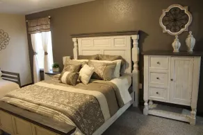 Quiet and Comfortable!  5 minutes away from parks/hospitals - Image 4