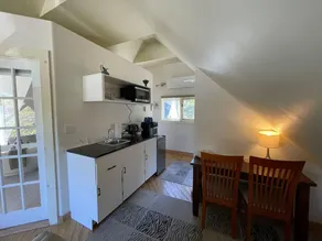 Sunrise Suite - Jacuzzi, Kitchenette, DT - Image 5