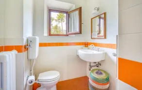 2 Bedroom Lovely Home In Loro Ciuffenna - Image 2