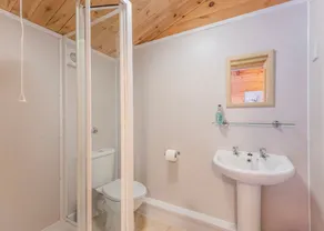 Spacious and comfortable lodge with contemporary styling. - Image 4