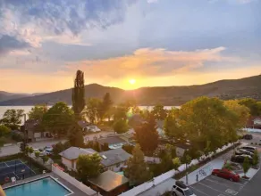 Lake Okanagan Cozy Beach Condo! Corner Penthouse w/ 180° Views - Image 2