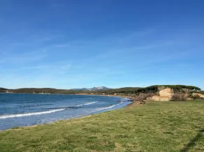 leuchtendes ruhiges Anwesen nur fünf Minuten vom einzigartig schönen Strand entfernt - Image 2