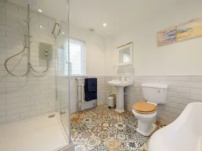2 bedroom accommodation in Llantilio Pertholey - Image 4