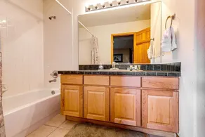 97A Exceptional Views, 4 BR, Central Location - Image 3